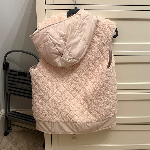 Patagonia Light Pink Quilted Fleece Vest - Picture 3 of 4
